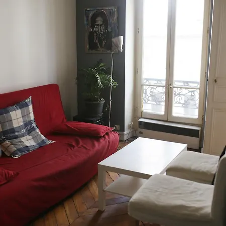 Апартаменты Charming Batignolles Near Montmartre Париж