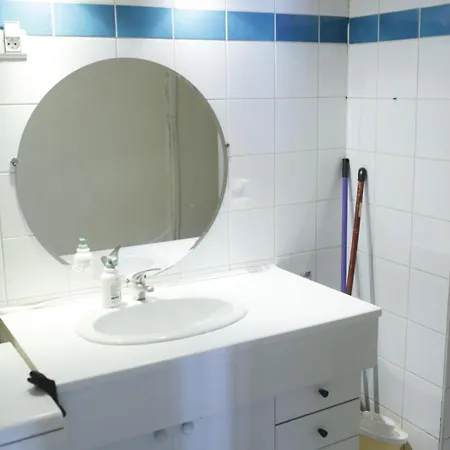 Апартаменты Charming Batignolles Near Montmartre Париж
