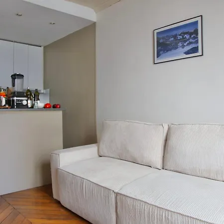 Charming Batignolles Near Montmartre Апартаменты *